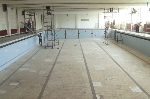 Върви ремонт на басейна на Езиковата гимназия